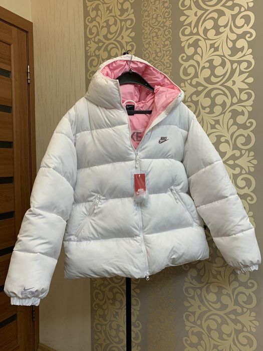 Продам Пуховик  Nike Бело-Розовый. М р р. Б/У Одет 1 раз!!!