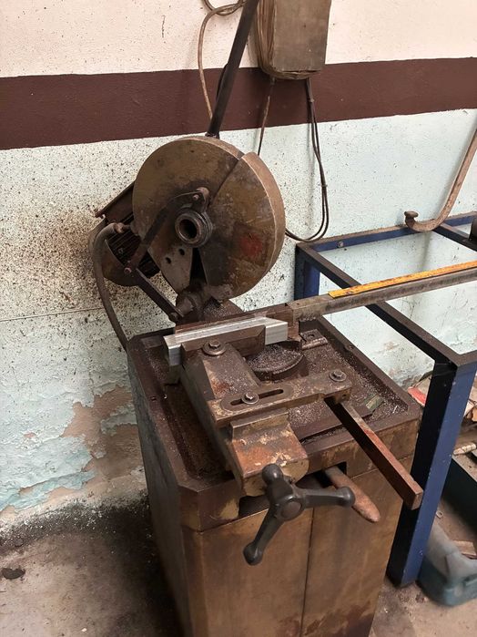 máquina de cortar ferro