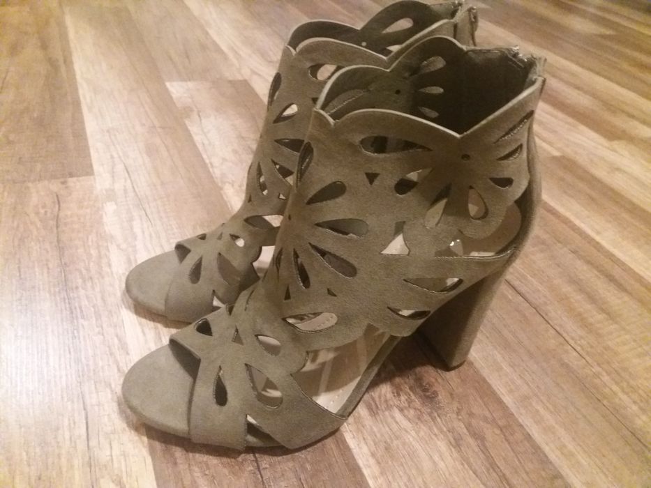Nowe sandały damskie na wysokim obcasie 37