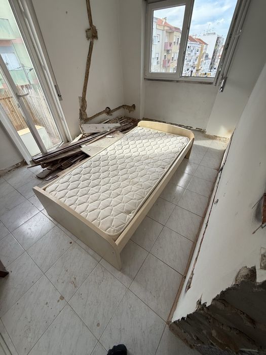 cama de solteiro usada