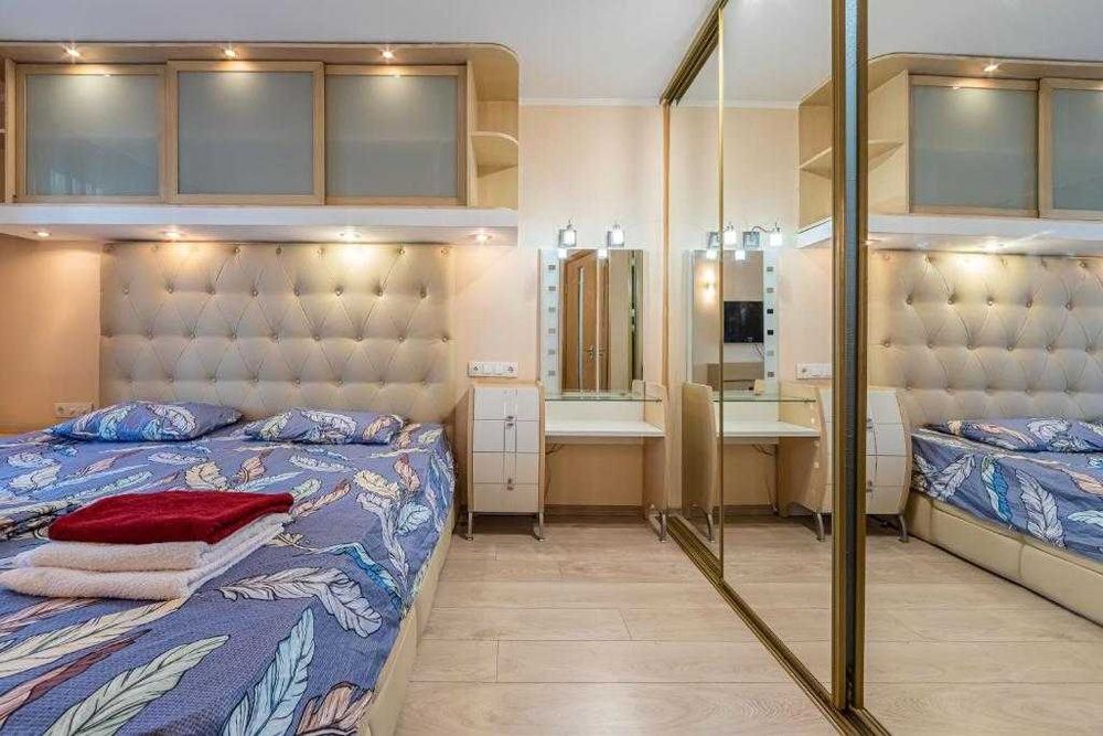 Квартира 3 комнатная посуточно в центре, Коновальца, 15 м Печерская