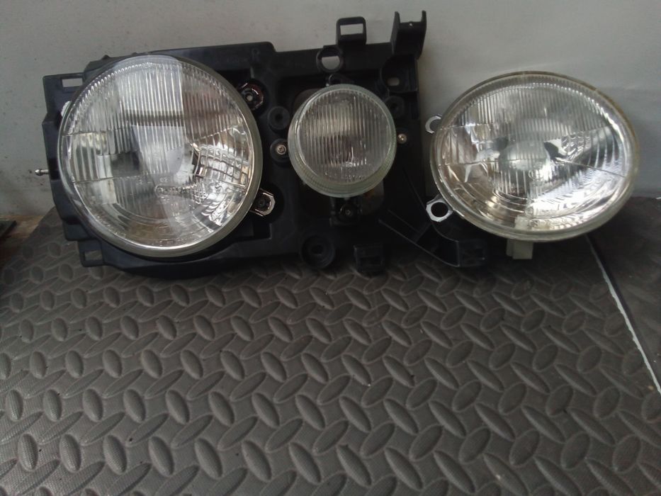 Farol Nissan terreno