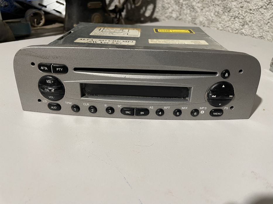Rádio Alfa Romeo 147 / GT de CD