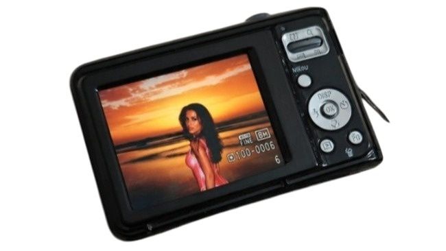 Samsung ES28 – kompaktowy aparat cyfrowy 12.2 MP / y2k ixus cyber-shot w800