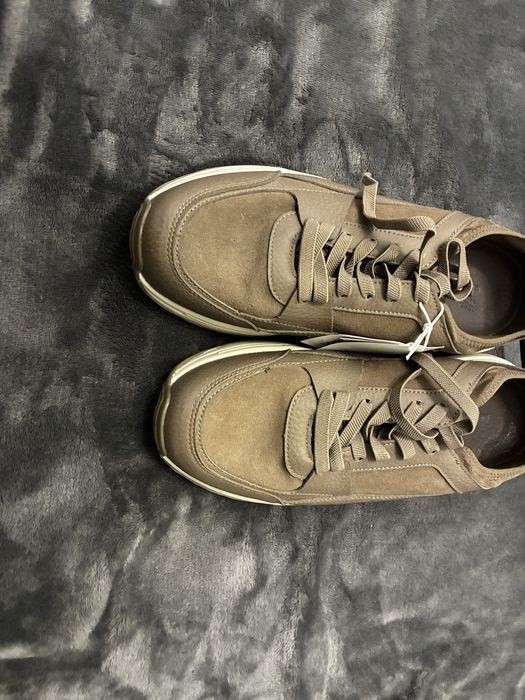 Шкіряні кросівки