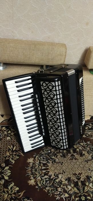 Повний 4/4 німецький акордеон  11+5.