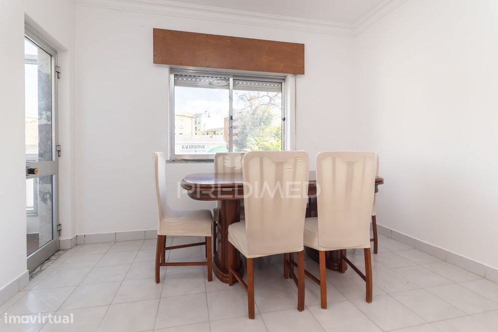 Apartamento T2 com 2 Marquises ,4 Caminhos em Setúbal.