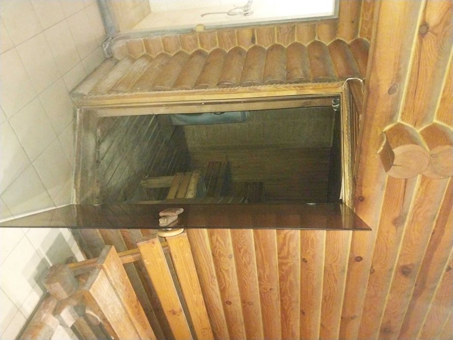 Дерев'яна баня зі зрубу розміром 5,6 м * 5,6 м