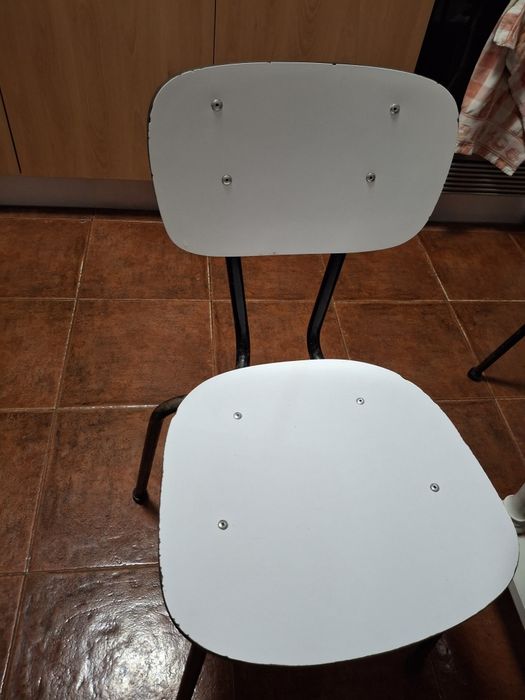 Mesa de cozinha em bom estado geral