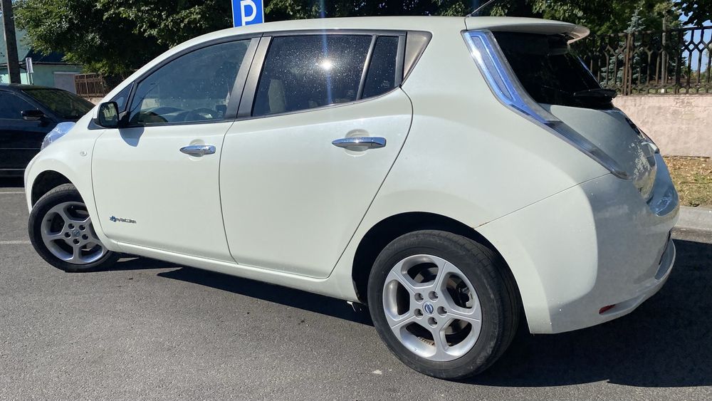NISSAN LEAF 2012 рік