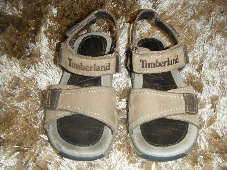 Sandálias Timberland (T: 28) e (T: 33), cor beje