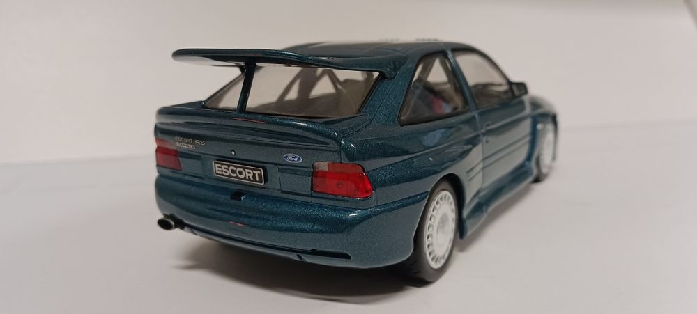Carro Ford Escort RS Cosworth 1/24
