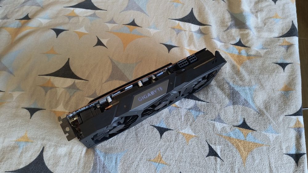 Placa gráfica gigabyte AMD Radeon RX 5700xt 8gb