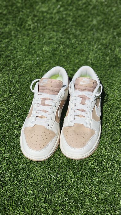 Sapatilhas Nike Dunk Low Brancas e Bege