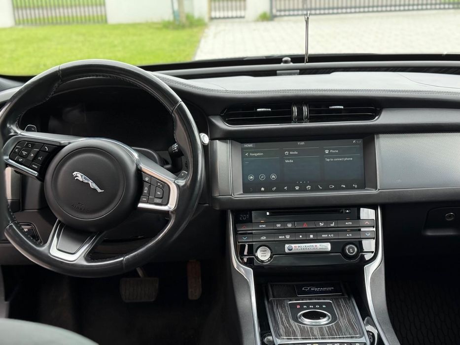 Jaguar xf 240 km lited edition !