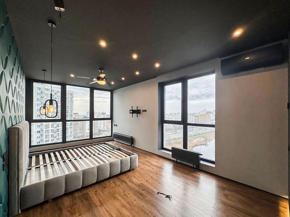 Київ. 3-кімн. квартира ЖК Лебединий, вул. Ревуцького, метро Харківська