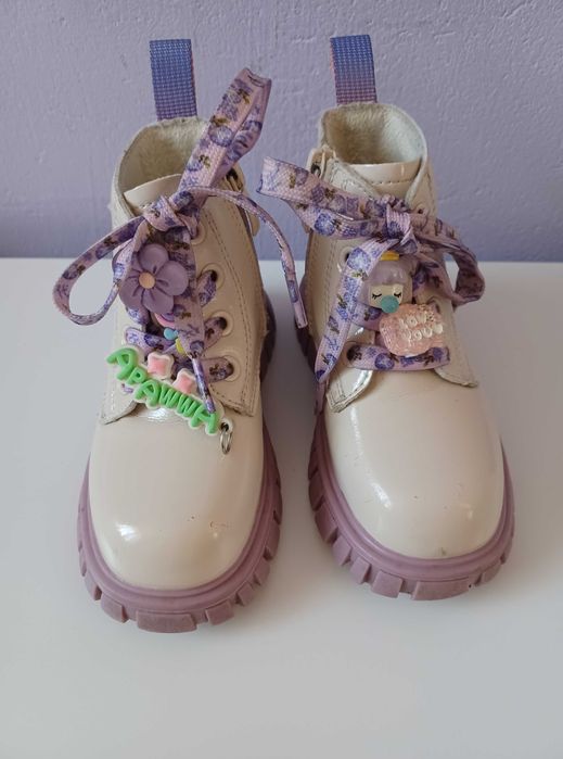 Lakierowane botki dziewczęce