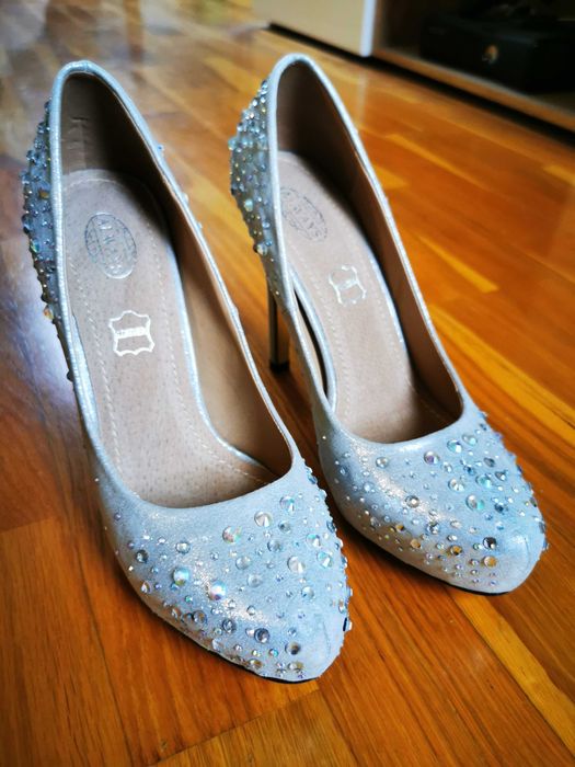 Buty  (szpilki srebrne)