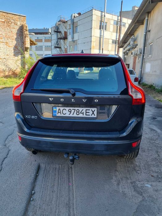 Volvo XC60 2.4D D5 автомат Summum