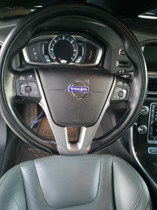 Volvo V60 D6 Plug-in Hybrid AWD (Diesel-Elétrico) – Full Extras