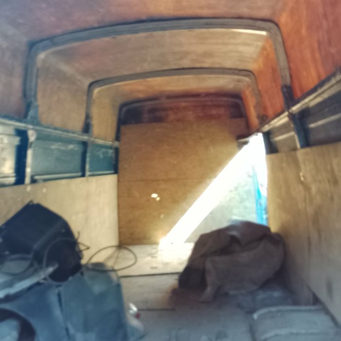 Продам автомобіль IWEKO на розбір двигун в робочому стані передана частина автомобіля примята by