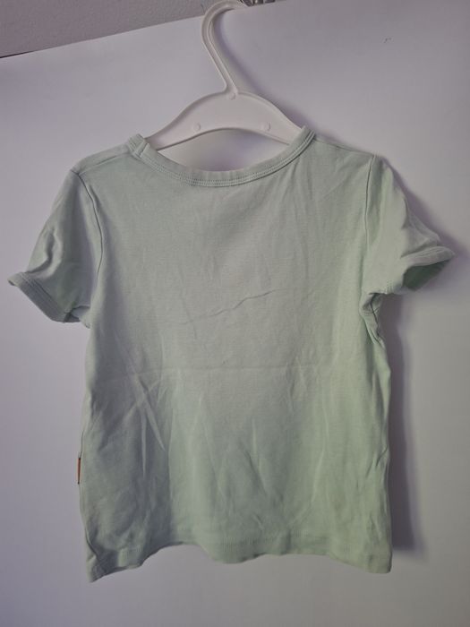 T-shirt chłopięcy rozmiar 110
rozmiar 110
Stan bardzo dobry 
Długość 39 cm
Paszki 33 x 2 cm