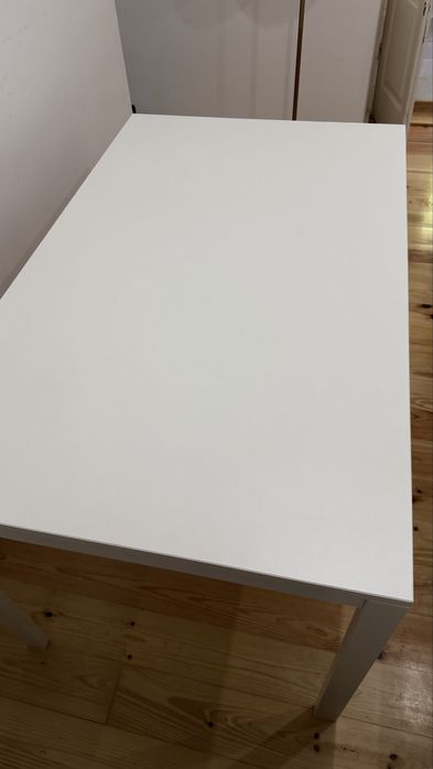 Mesa Branca Retirada por conta do comprador, no Porto.  VIHALS  Medidas  125x74 cm