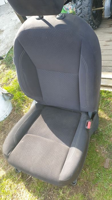 Nissan Navara np300 d23 fotel przód prawy