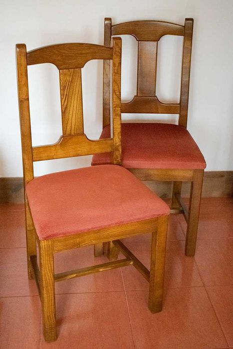 Cadeiras com assento estofado