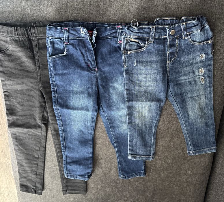 Джинсы синего и черного цвета