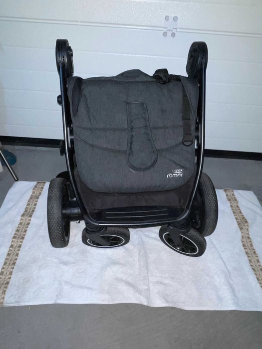 Britax Romer Carrinho B-Agile + OVO BABY-SAFE 2 i-SIZE ISOFIX