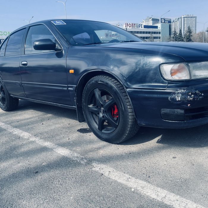 Авто нісан максіма