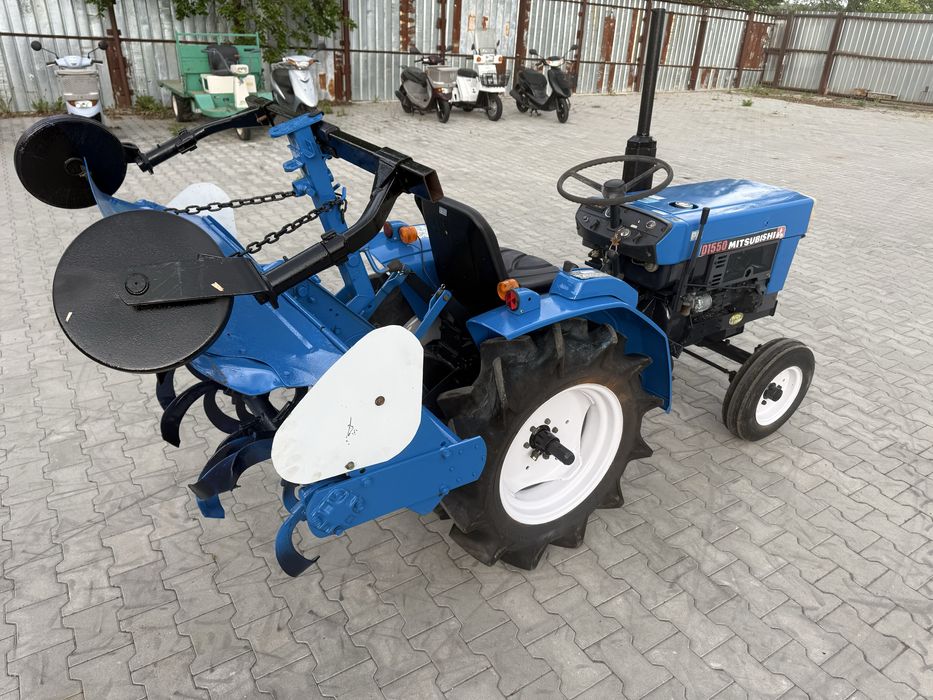 Японський трактор Mitsubishi D1550