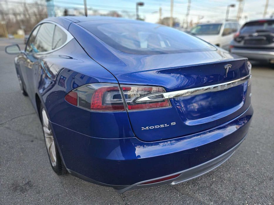 Tesla Model S 90D      2015