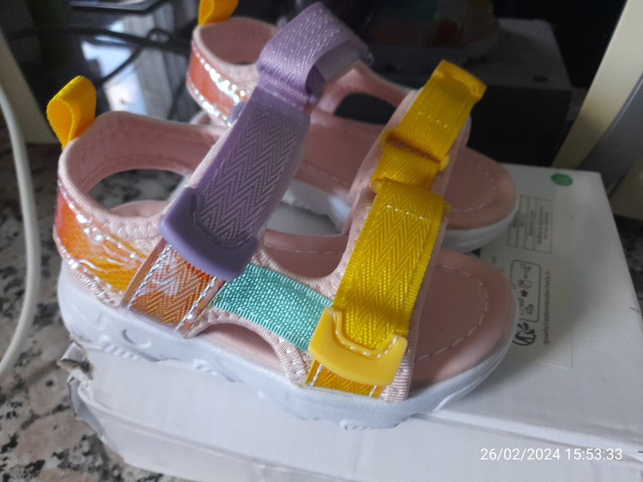 Sandalias criança NOVAS