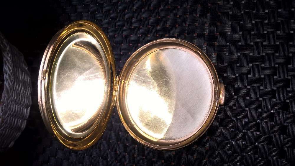 Caixa antiga banhada ouro e madrepérola