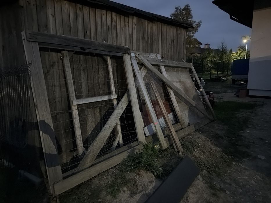 Płot tymczasowy ok 150 mb siatka leśna słupki brama
