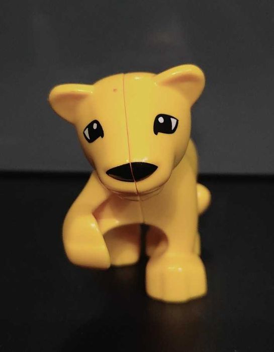 Lego Duplo figurka Lwiątko Lew z podniesioną łapką 12046 ZOO