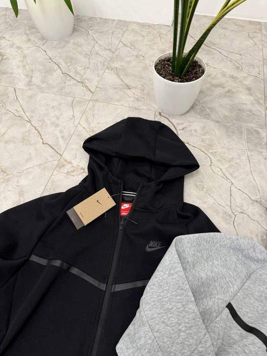 Нова Зіпка Nike Tech Fleece