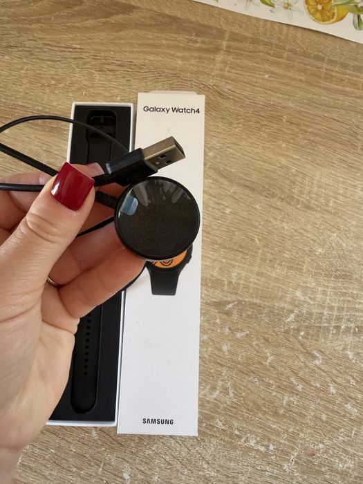 Продам годинник SLMSUNG Galaxy Watch 4