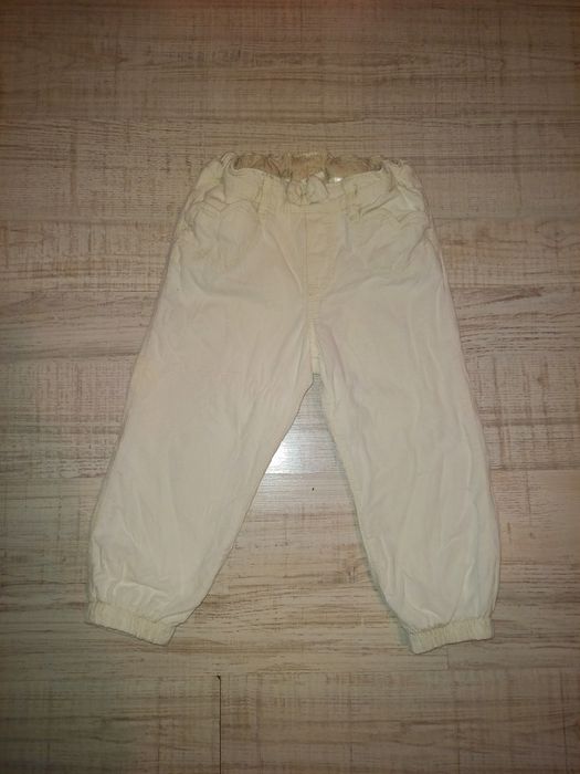 Spodnie sztruks 92 H&M grubsze regulacja kremowe ściagacze serduszka