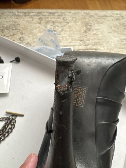 Botas Guess pretas com aplicação