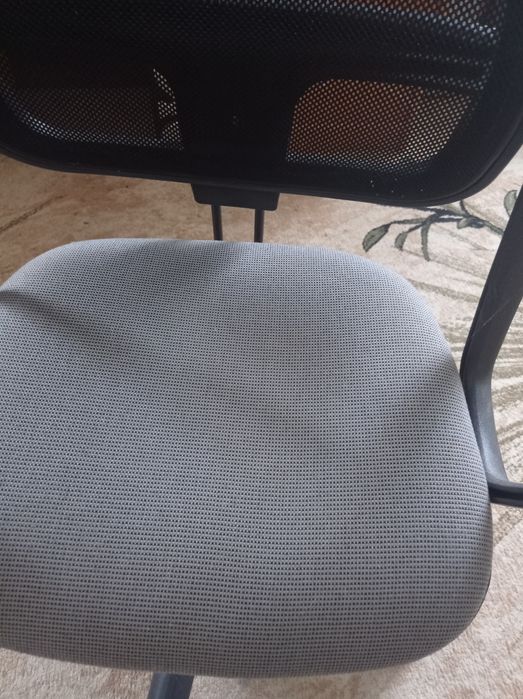 Крісло офісне у відмінному стані