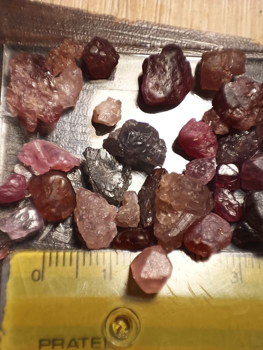 Spinele - Indonezja - ponad 13g