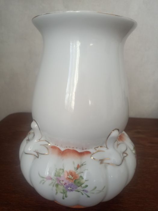Продам фарфоровую вазу Румыния