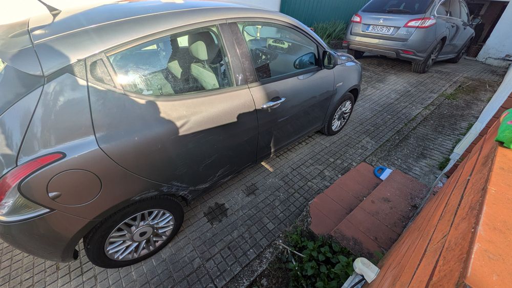 Lancia Ypsilon 1.2 (2014) - Impecável de Mecânica e Interiores