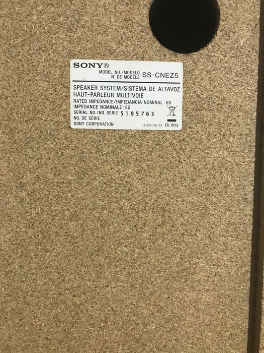 Colunas Sony em madeira