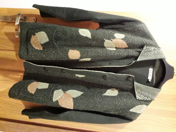 NIESPOTYKANY sweter z wzorem liści - piękny kolor BUTELKOWA ZIELEŃ!