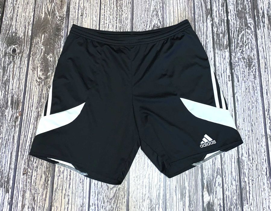 Футбольная форма Adidas для мужчины, размер М