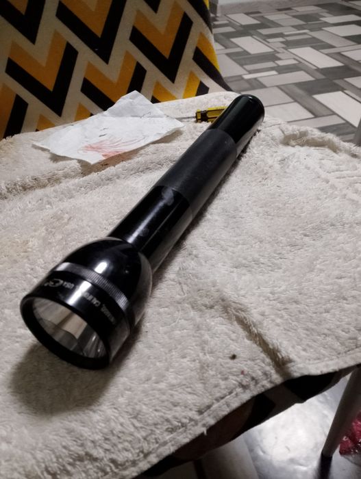 Продам батарей  фонарь маglite